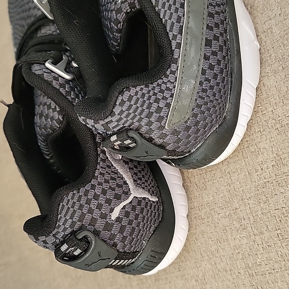 Puma No Tie Sneakers - Picture 3 of 4